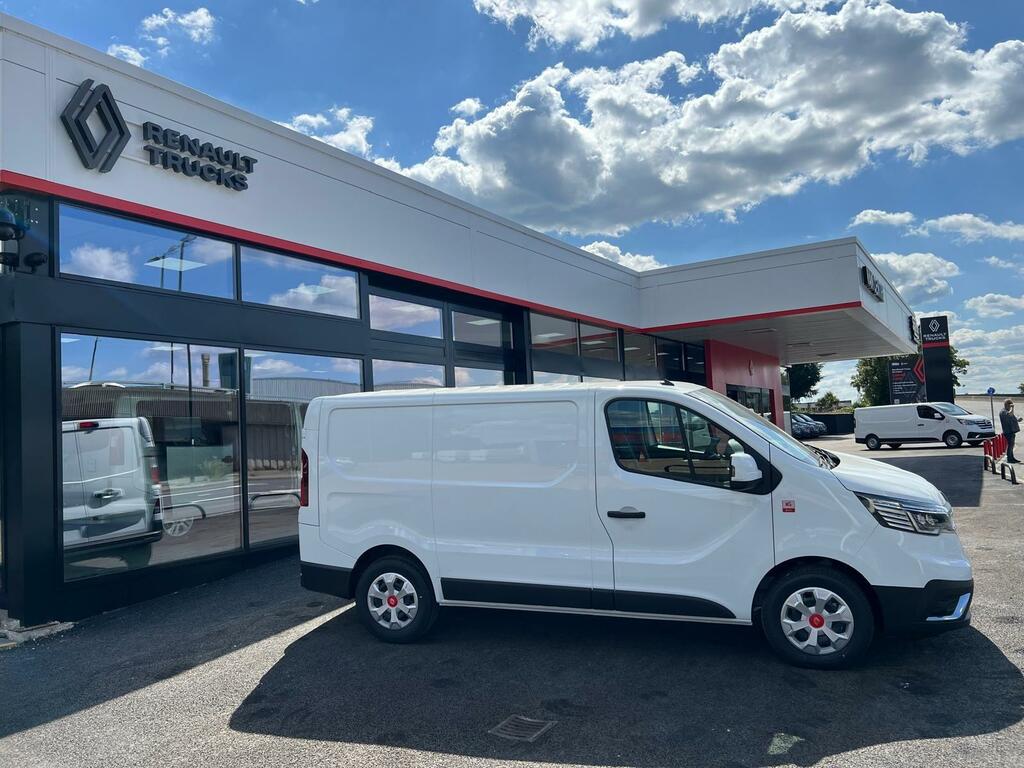 Renault Trafic Red Edition L1h1 Swb 150  White #4