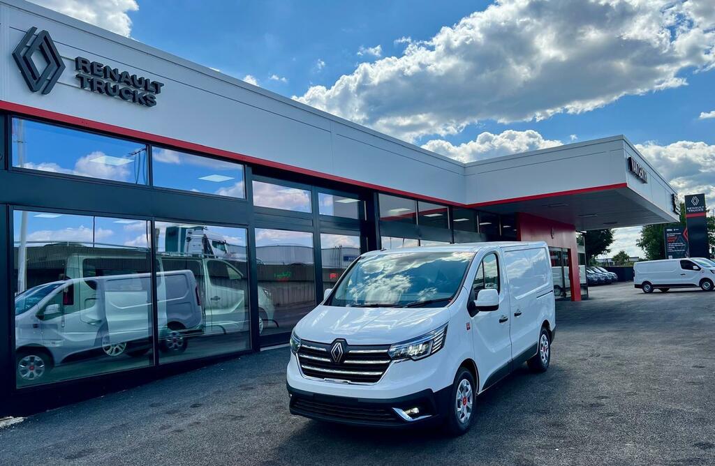 Renault Trafic Red Edition L1h1 Swb 150 White