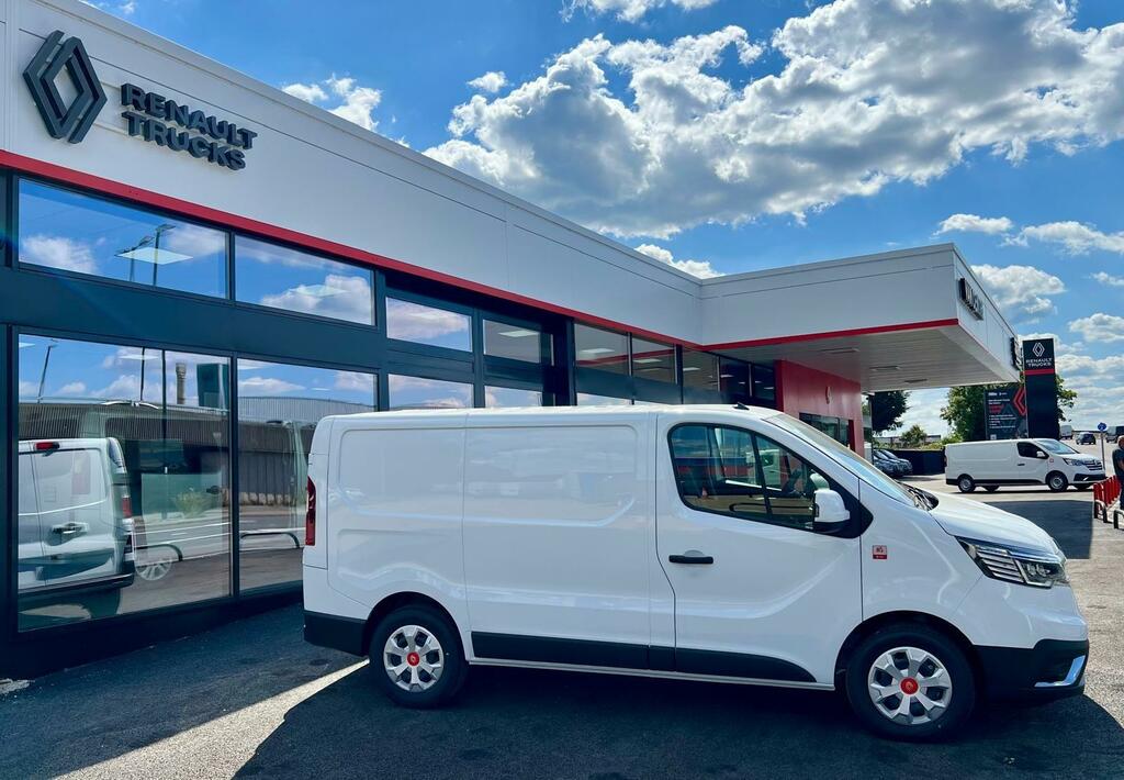 Renault Trafic Red Edition L1h1 Swb 150  White #2