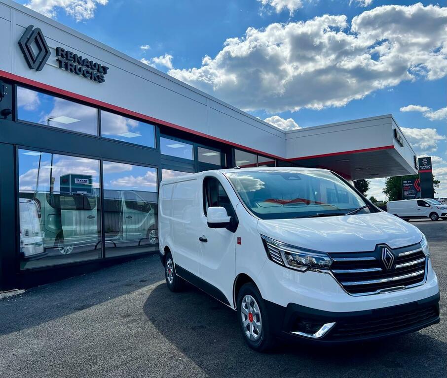 Renault Trafic Red Edition L1h1 Swb 150  White #3
