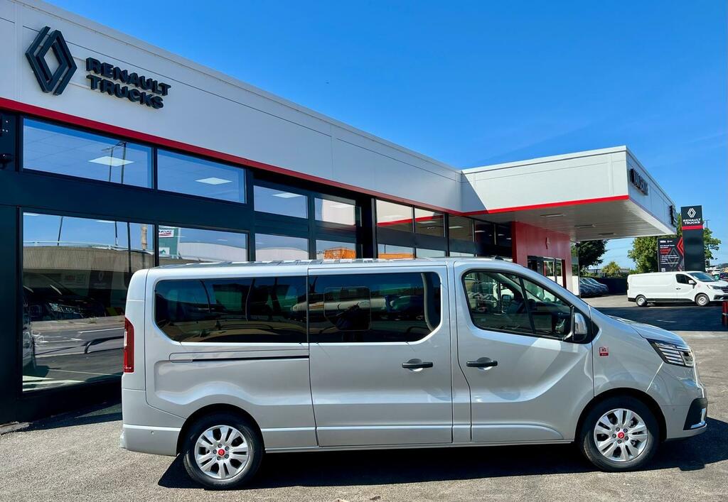 Renault Trafic Trafic Red - 9 Seat Minibus Fwd E6 L2h1 Silver #3