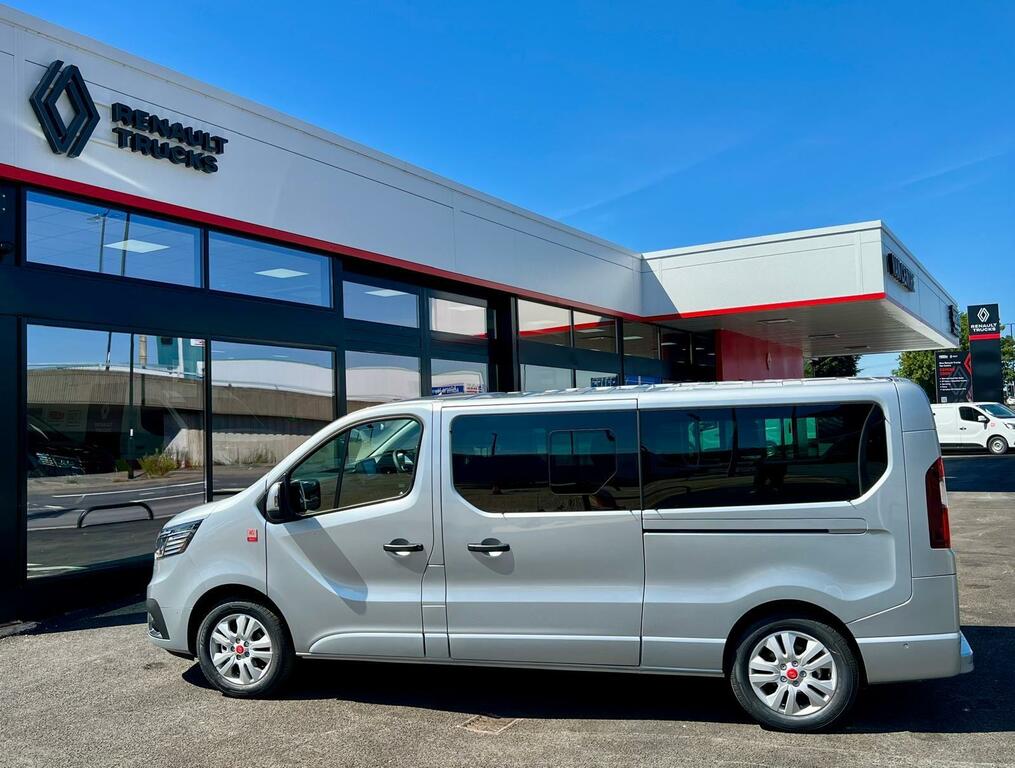 Renault Trafic Trafic Red - 9 Seat Minibus Fwd E6 L2h1 Silver #2