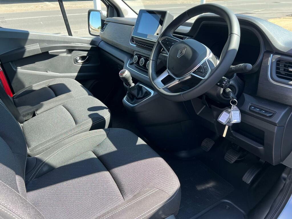 Renault Trafic Trafic Red - 9 Seat Minibus Fwd E6 L2h1 Silver #4