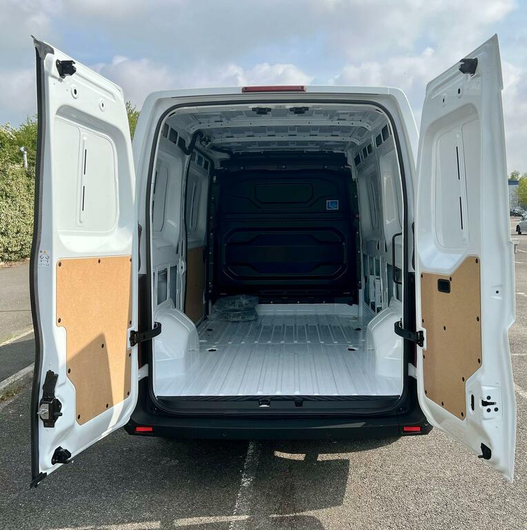 Renault Master Red Edition Van 3T5 E6e - L2h2 Mwb  White #3