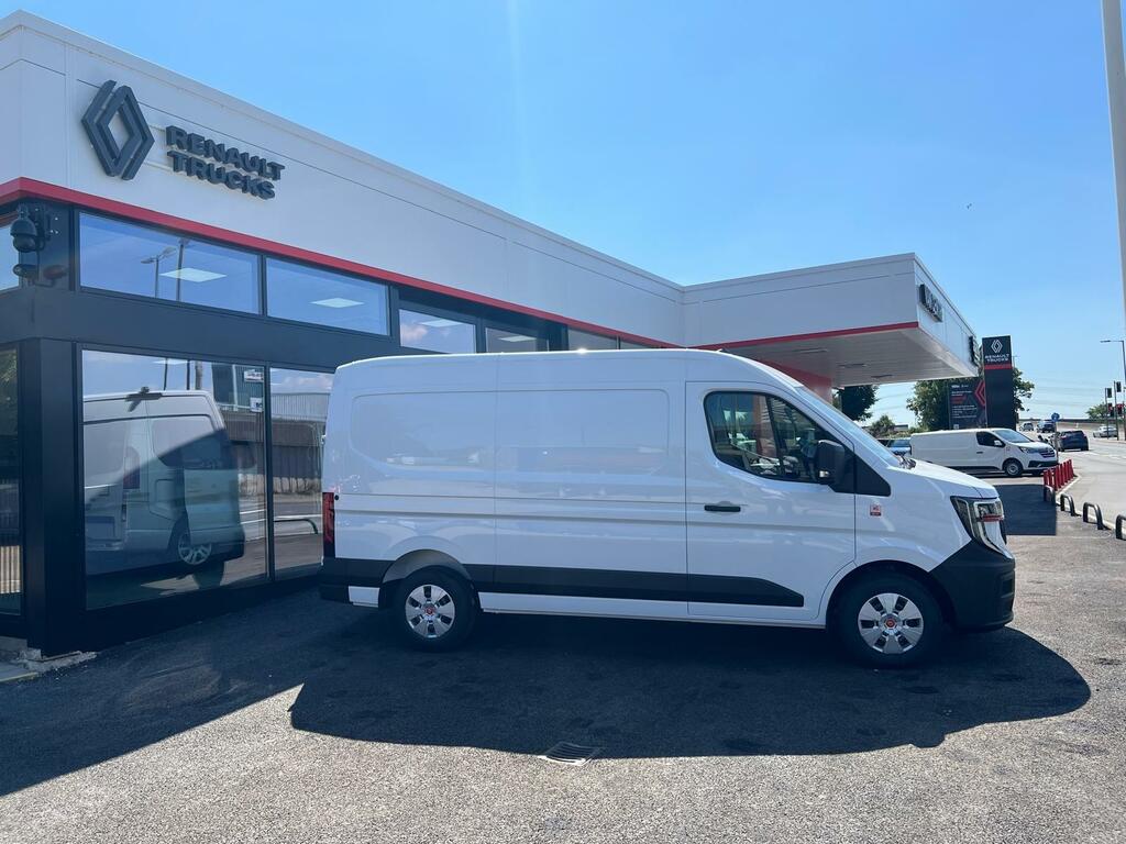 Renault Master Red Edition Van 3T5 E6e - L2h2 Mwb White