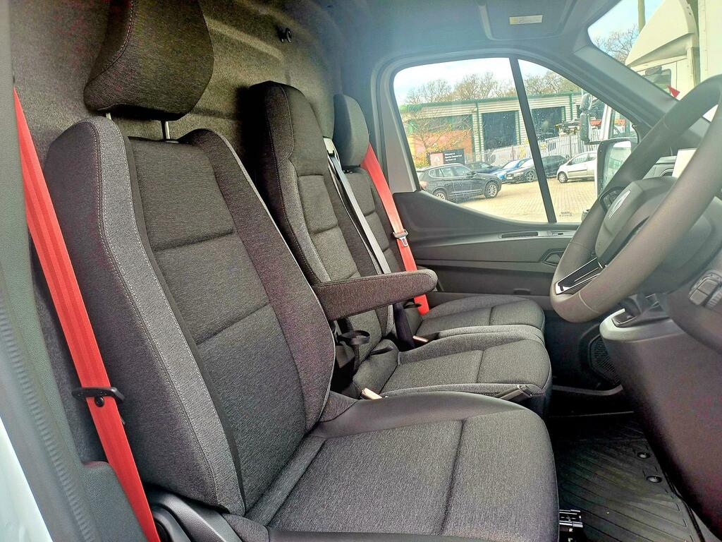 Renault Master 4 Red Edition L3h1 Ccab 2.0L 150Hp  White #2