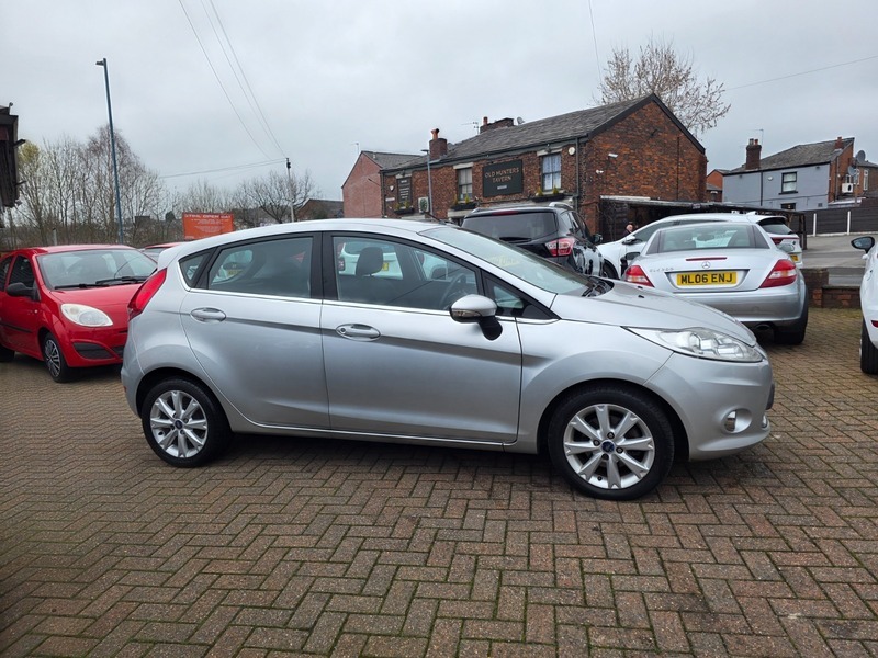 Ford Fiesta Zetec Silver #4