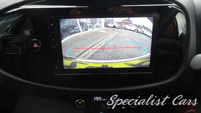 Toyota Aygo X Vvt-i Edge Hatchback AK24PWX White #4