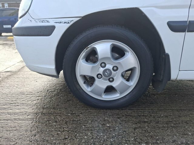 Hyundai Matrix Gsi Hatchback White #4