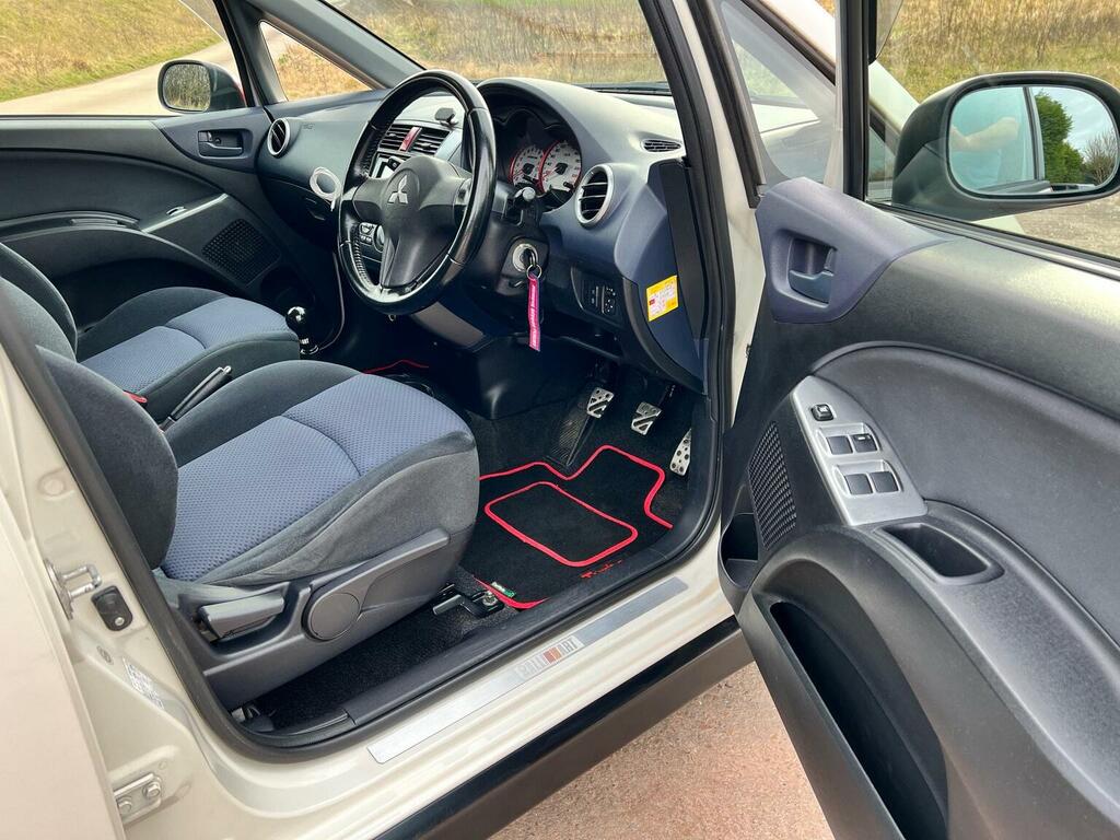 Mitsubishi Colt Hatchback Ralliart 1.5 Turbo Version R White #3