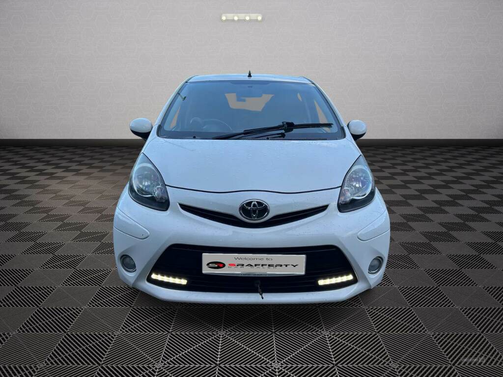 Toyota Aygo 1.0 Vvt-i Fire Ac LN13EKU White #2