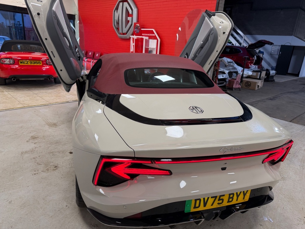 MG Cyberster 375Kw Gt Dual Motor 77 Kwh Awd White #3