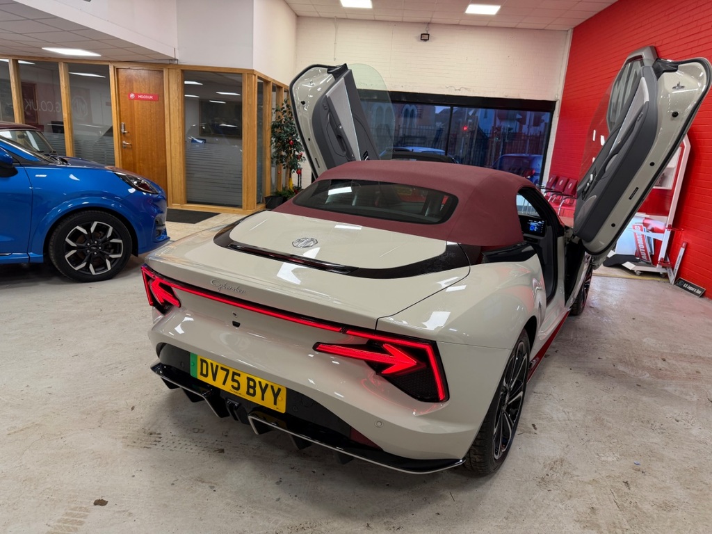 MG Cyberster 375Kw Gt Dual Motor 77 Kwh Awd White #6