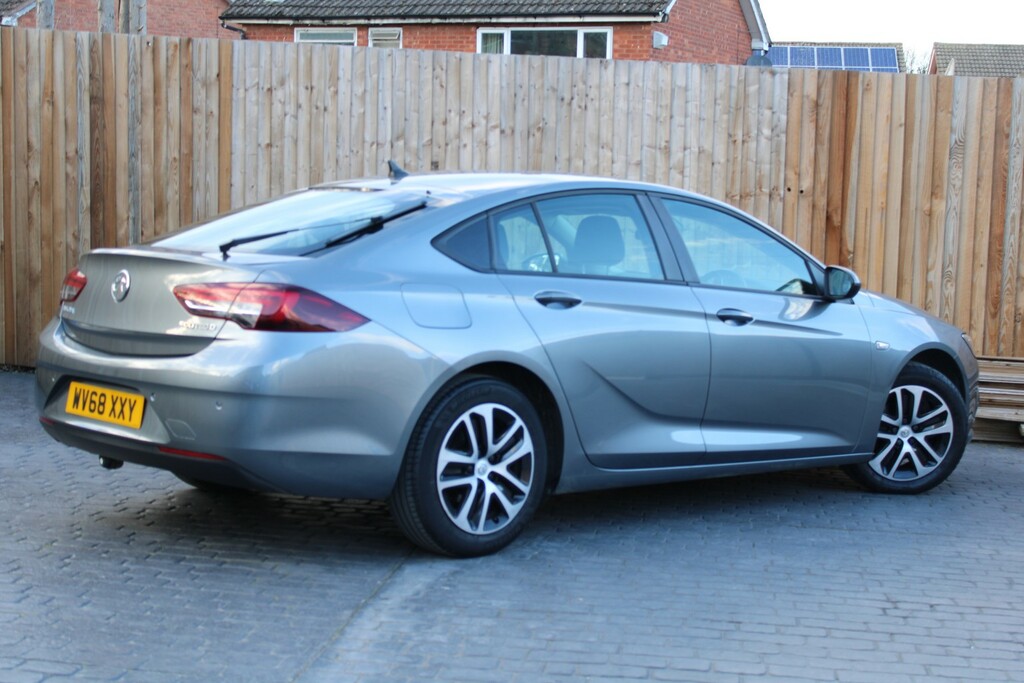 Vauxhall Insignia 1.6 Turbo D Ecotec Design Nav 2018 WV68XXY Grey #3