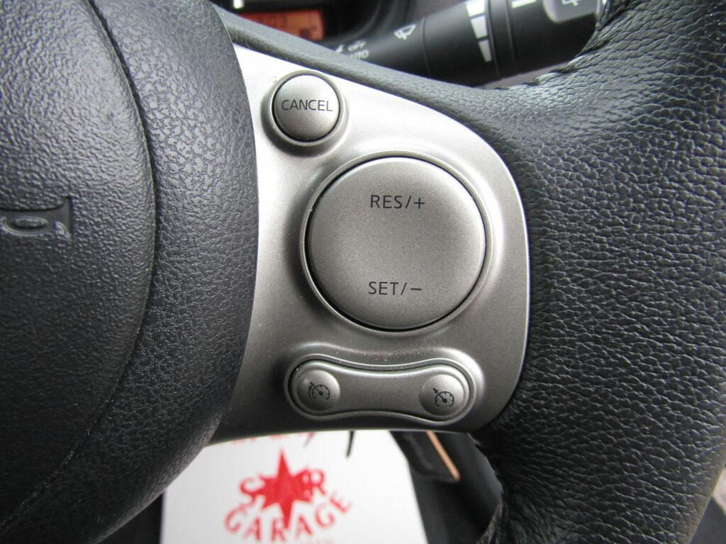 Nissan Micra Micra Acenta Red #3