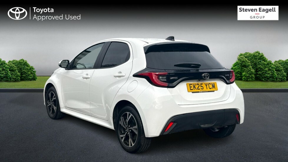 Toyota Yaris 1.5 Vvt-h Design E-cvt Euro 6 Ss EK25YCM White #4