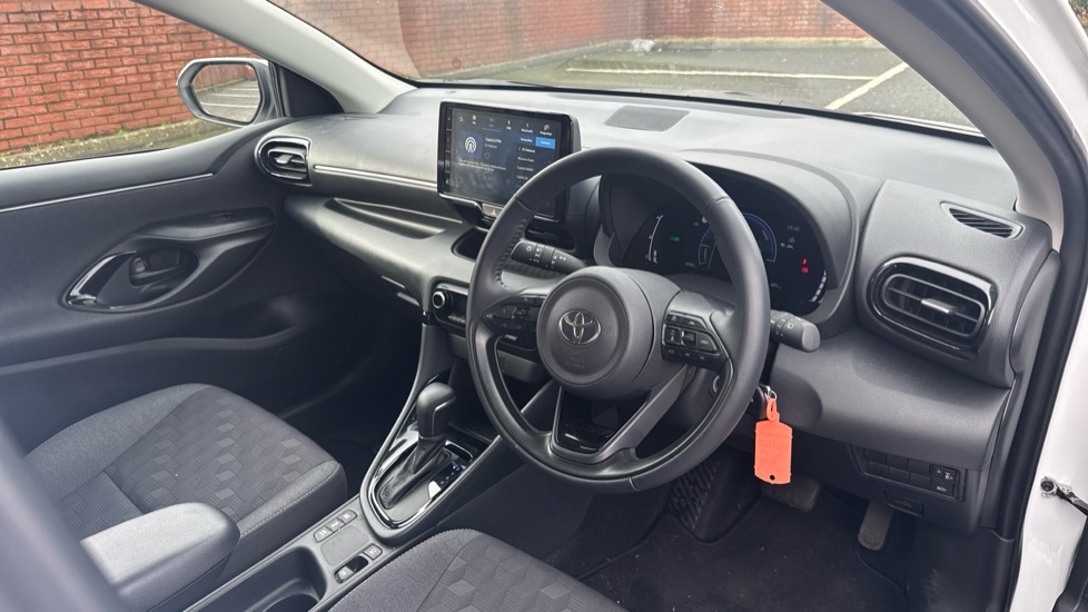 Toyota Yaris 1.5 Vvt-h Design E-cvt Euro 6 Ss EK25YCM White #5