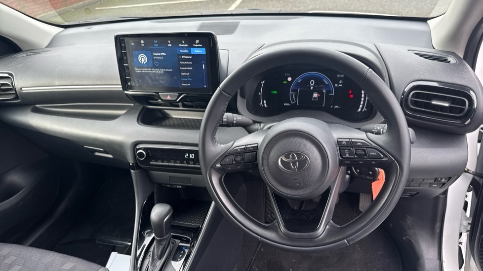 Toyota Yaris 1.5 Vvt-h Design E-cvt Euro 6 Ss EK25YCM White #6