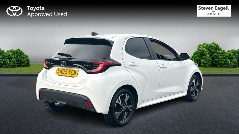 Toyota Yaris 1.5 Vvt-h Design E-cvt Euro 6 Ss EK25YCM White #2