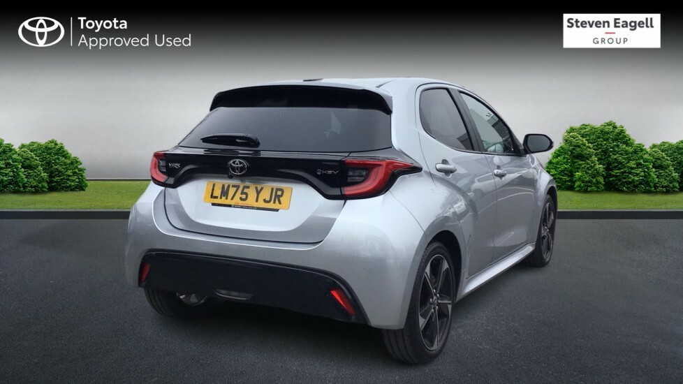 Toyota Yaris 1.5 Vvt-h Excel Hatchback Hybrid E-cvt LM75YJR Silver #2