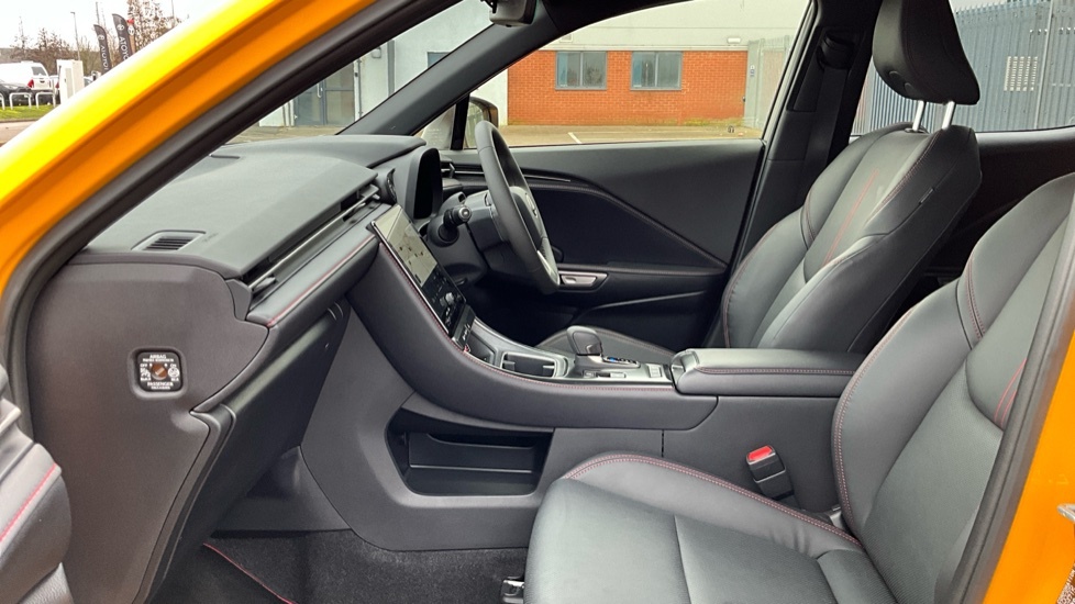 Lexus LBX 1.5 Vvt-ie Premium E-cvt Euro 6 Ss AK74OHT Yellow #6