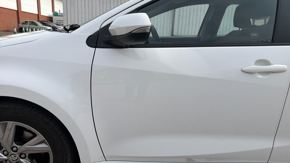 Toyota Yaris 1.5 Vvt-h Icon E-cvt Euro 6 Ss KY74YRV White #5