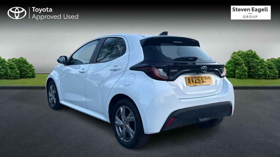 Toyota Yaris 1.5 Vvt-h Icon E-cvt Euro 6 Ss AV25LZO White #4