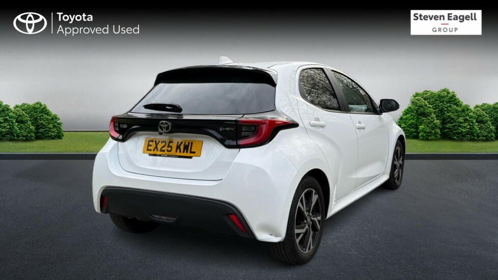 Toyota Yaris 1.5 Vvt-h Design E-cvt Euro 6 Ss EX25KWL White #2