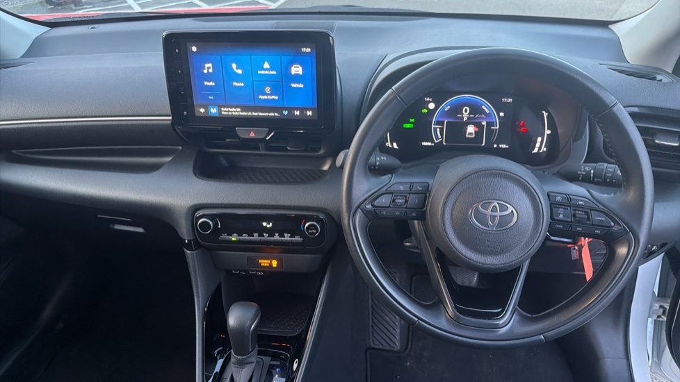 Toyota Yaris 1.5 Vvt-h Design E-cvt Euro 6 Ss EK74KLC White #5