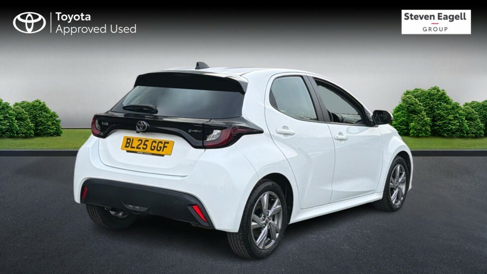 Toyota Yaris 1.5 Vvt-h Icon E-cvt Euro 6 Ss BL25GGF White #2