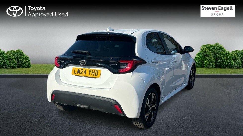 Toyota Yaris 1.5 Vvt-h Design E-cvt Euro 6 Ss LM24YHD White #2