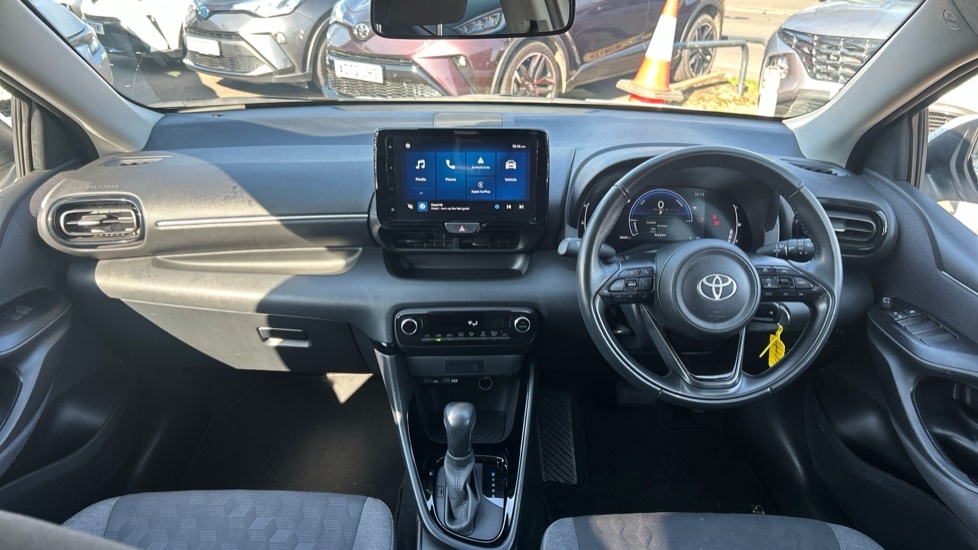 Toyota Yaris 1.5 Vvt-h Design E-cvt Euro 6 Ss LM24YHD White #5