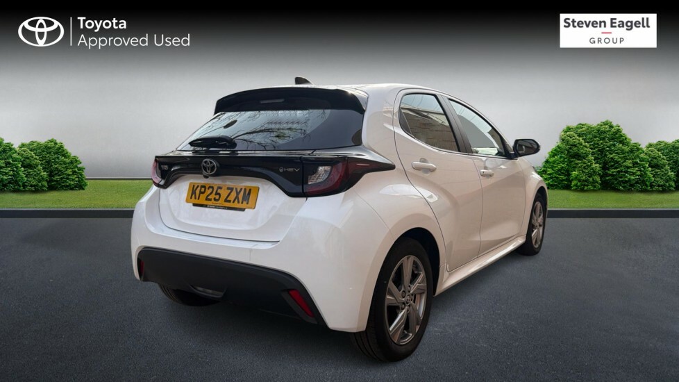 Toyota Yaris 1.5 Vvt-h Icon Hatchback Hybrid E-cvt E KP25ZXM White #2