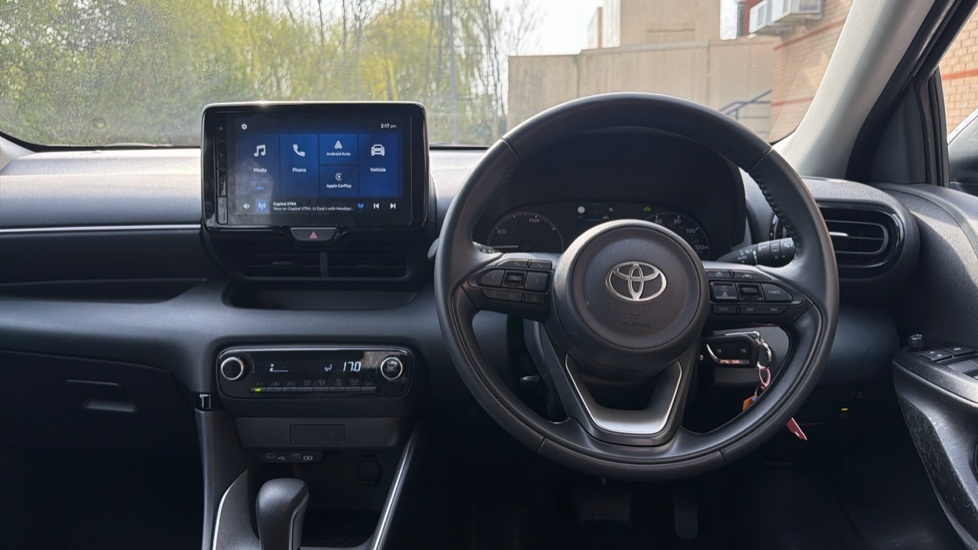 Toyota Yaris 1.5 Vvt-h Icon Hatchback Hybrid E-cvt E KP25ZXM White #6