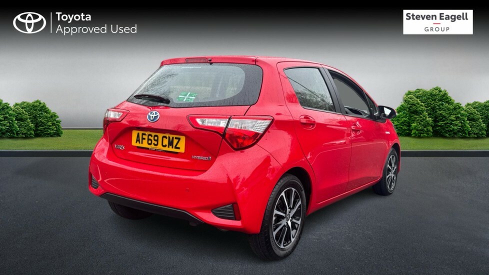 Toyota Yaris 1.5 Vvt-h Icon Tech E-cvt Euro 6 Ss AF69CMZ Red #2