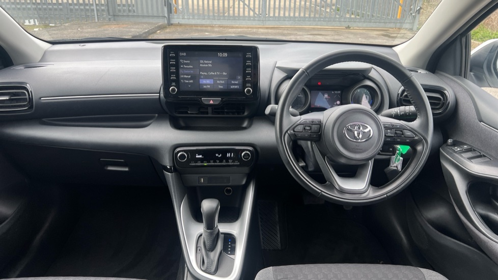Toyota Yaris 1.5 Vvt-h Design E-cvt Euro 6 Ss YT23PUE White #5