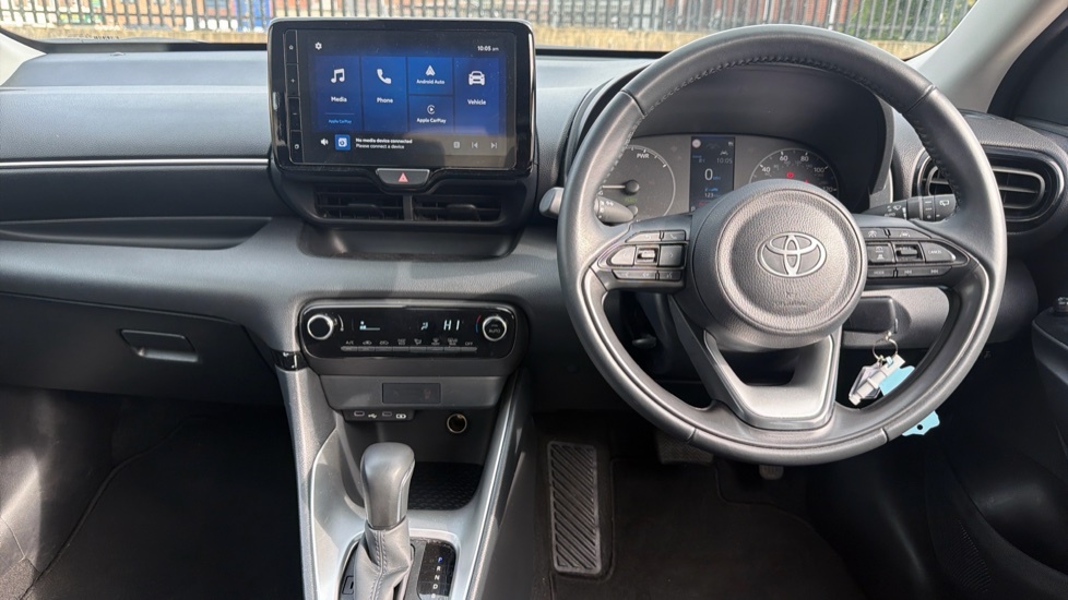 Toyota Yaris 1.5 Vvt-h Icon E-cvt Euro 6 Ss KS24DTO White #6