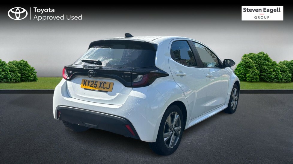 Toyota Yaris 1.5 Vvt-h Icon Hatchback Hybrid E-cvt E KY25XCJ White #2