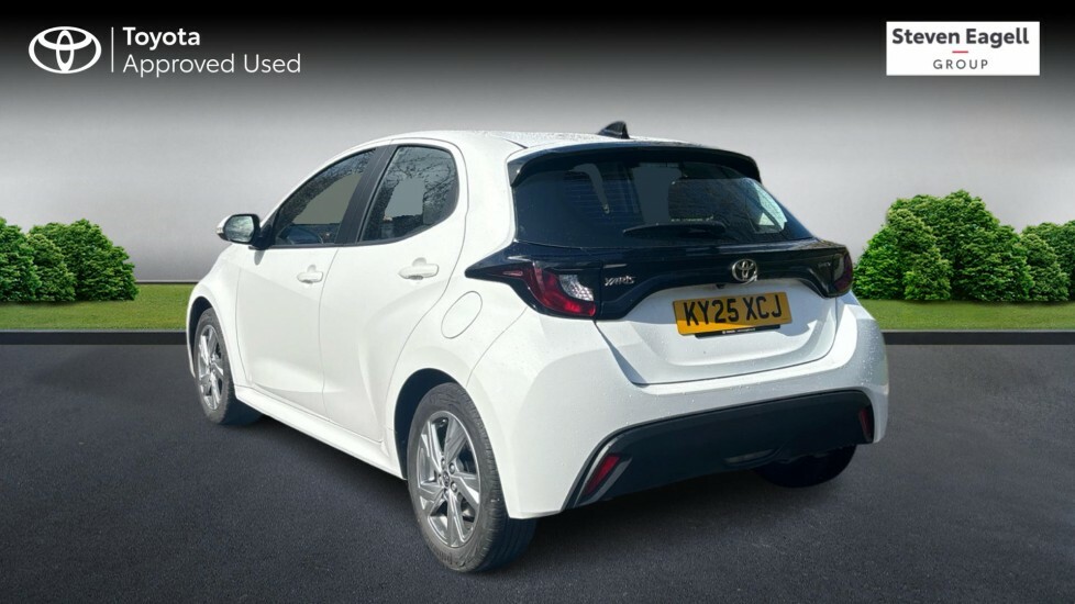 Toyota Yaris 1.5 Vvt-h Icon Hatchback Hybrid E-cvt E KY25XCJ White #4