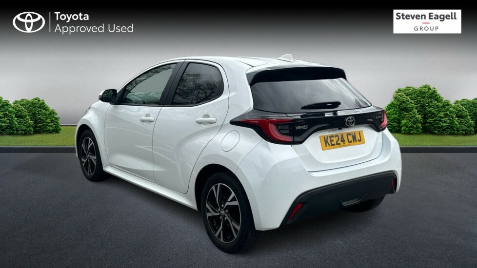 Toyota Yaris 1.5 Vvt-h Design Hatchback Hybrid E-cvt KE24CWJ White #4