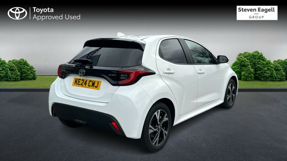 Toyota Yaris 1.5 Vvt-h Design Hatchback Hybrid E-cvt KE24CWJ White #2