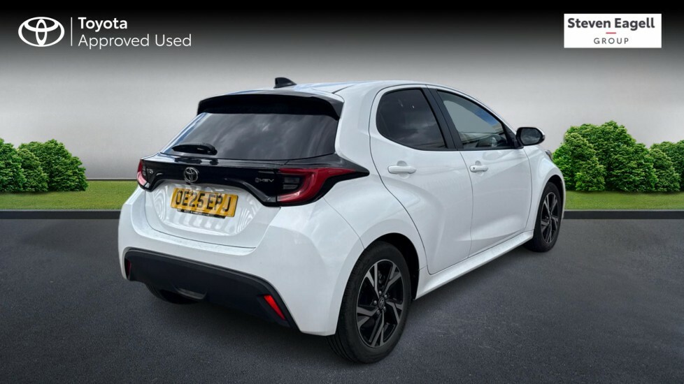 Toyota Yaris 1.5 Vvt-h Design E-cvt Euro 6 Ss OE25EPJ White #2