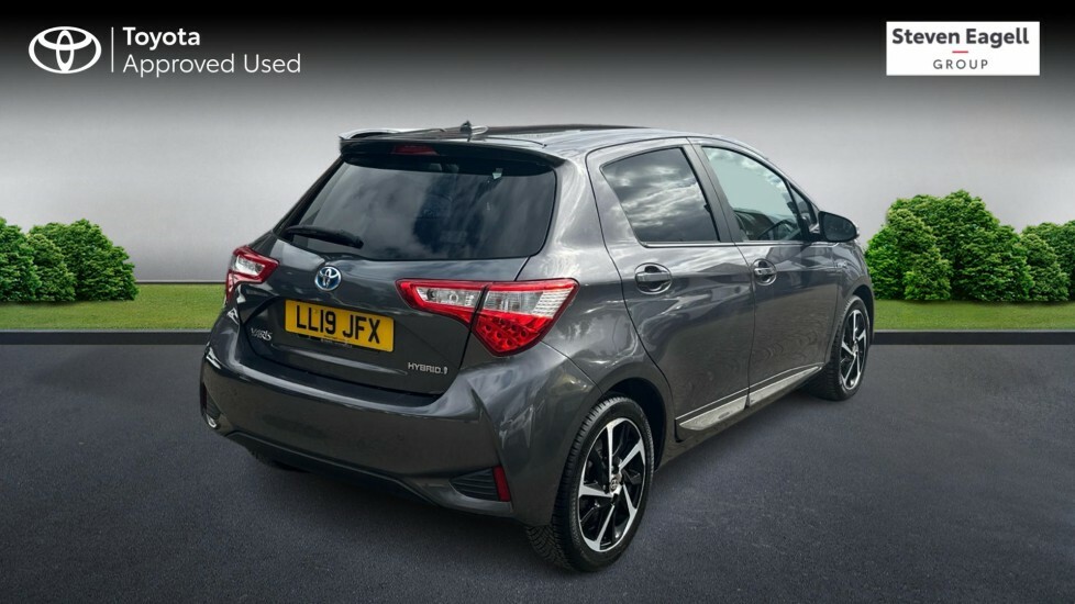 Toyota Yaris 1.5 Vvt-h Excel E-cvt Euro 6 Ss LL19JFX Grey #2