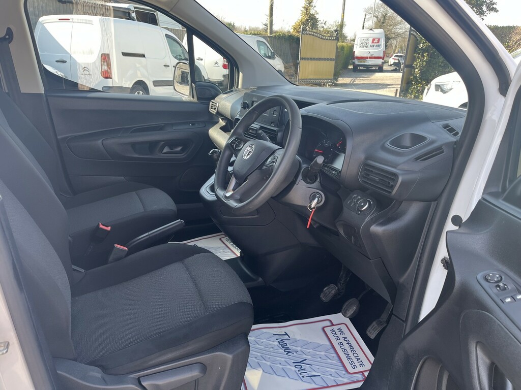 Vauxhall Combo Panel Van 1.5 Turbo D 2300 Dynamic 202121 FM21OYW White #3