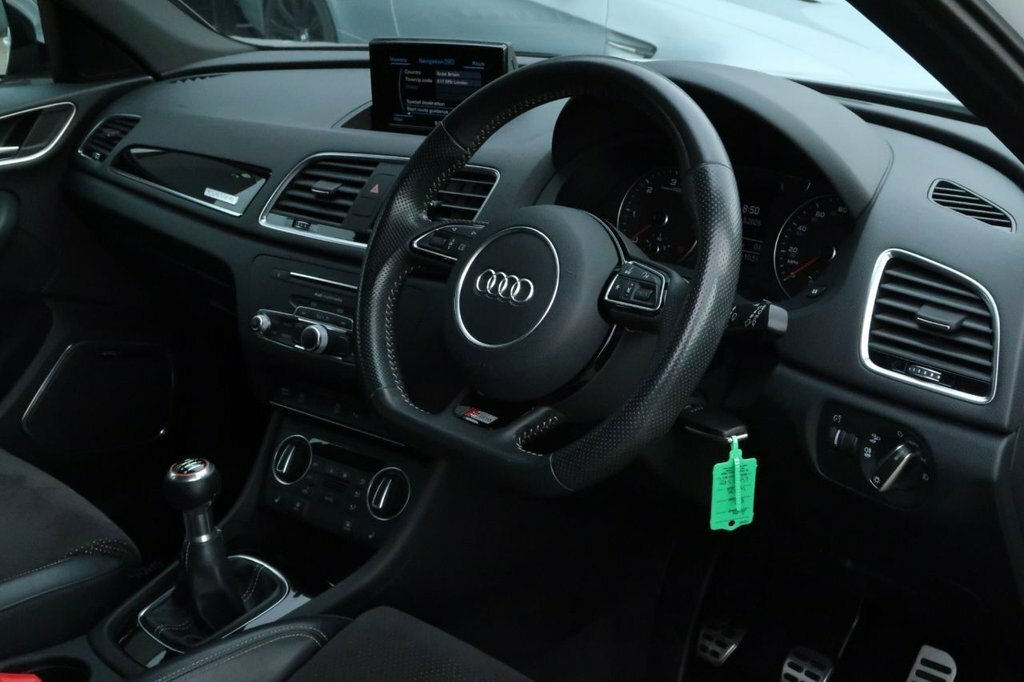 Audi Q3 2L Black Edition KY68SPZ White #3