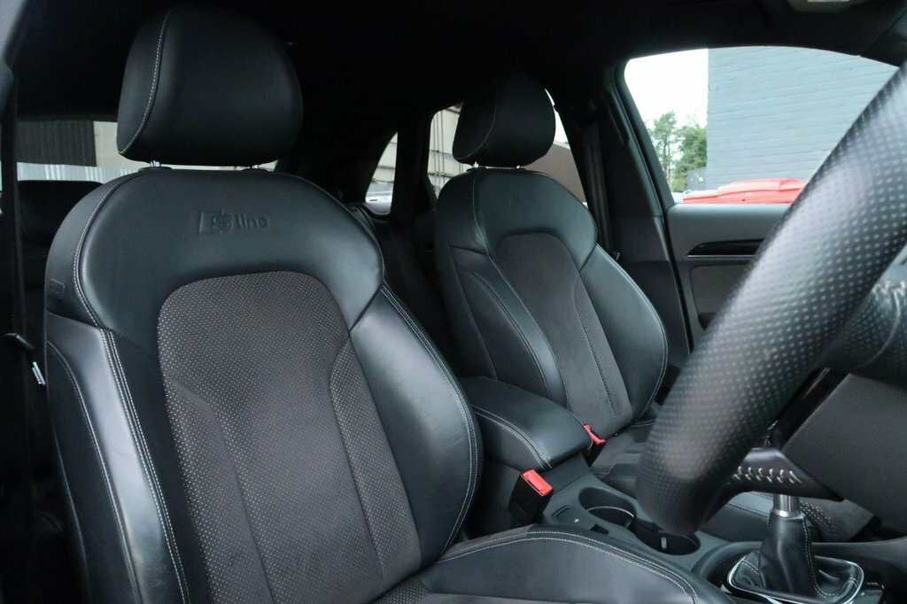 Audi Q3 2L Black Edition KY68SPZ White #4
