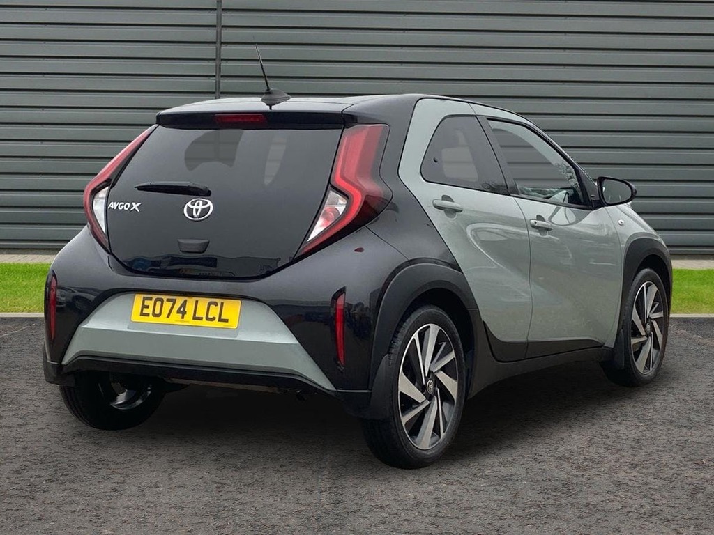Toyota Aygo X 1.0 Vvt I Edge Hatchback X Shift EO74LCL Green #3