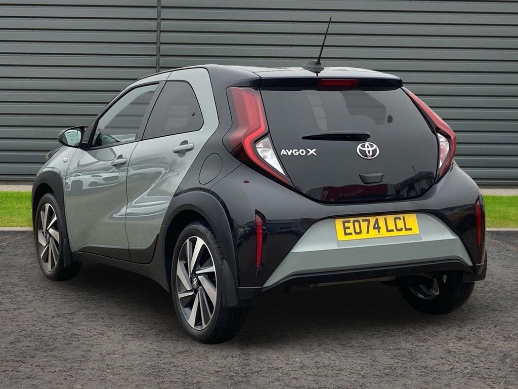 Toyota Aygo X 1.0 Vvt I Edge Hatchback X Shift EO74LCL Green #5