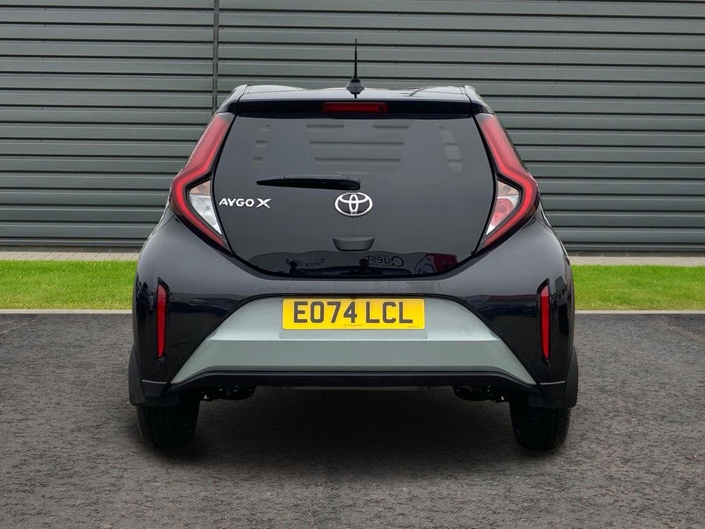 Toyota Aygo X 1.0 Vvt I Edge Hatchback X Shift EO74LCL Green #4