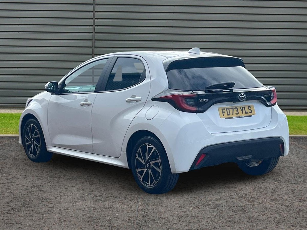 Toyota Yaris 1.5 Vvt-h Design Hatchback Hybrid E Cvt FD73YLS White #5